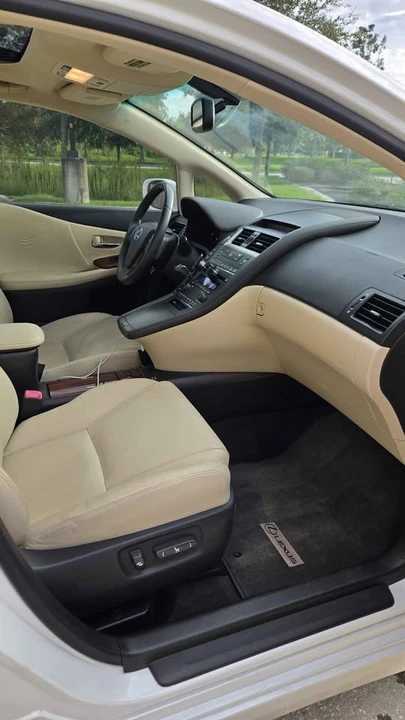 2011 Lexus HS - Image 11 of 18