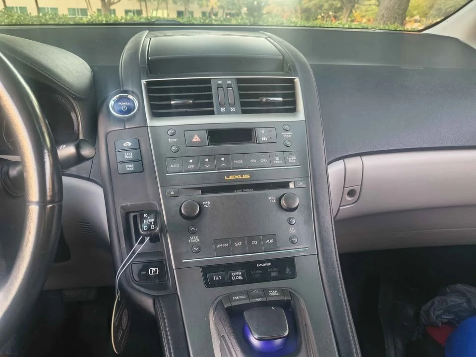 2011 Lexus HS - Image 6 of 13