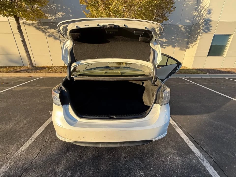 2011 Lexus HS - Image 11 of 12