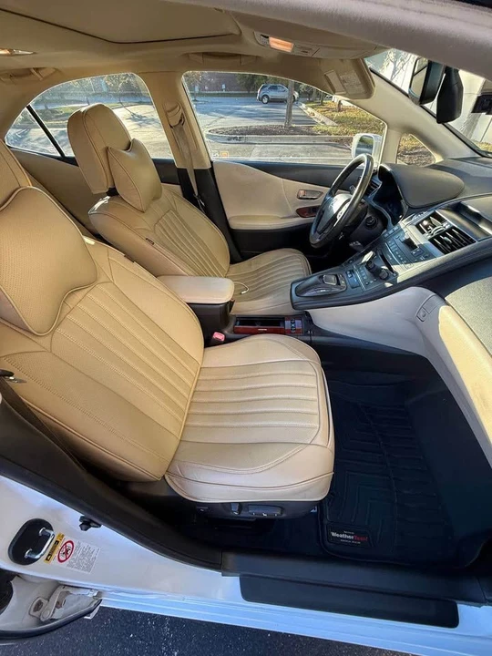 2011 Lexus HS - Image 6 of 12