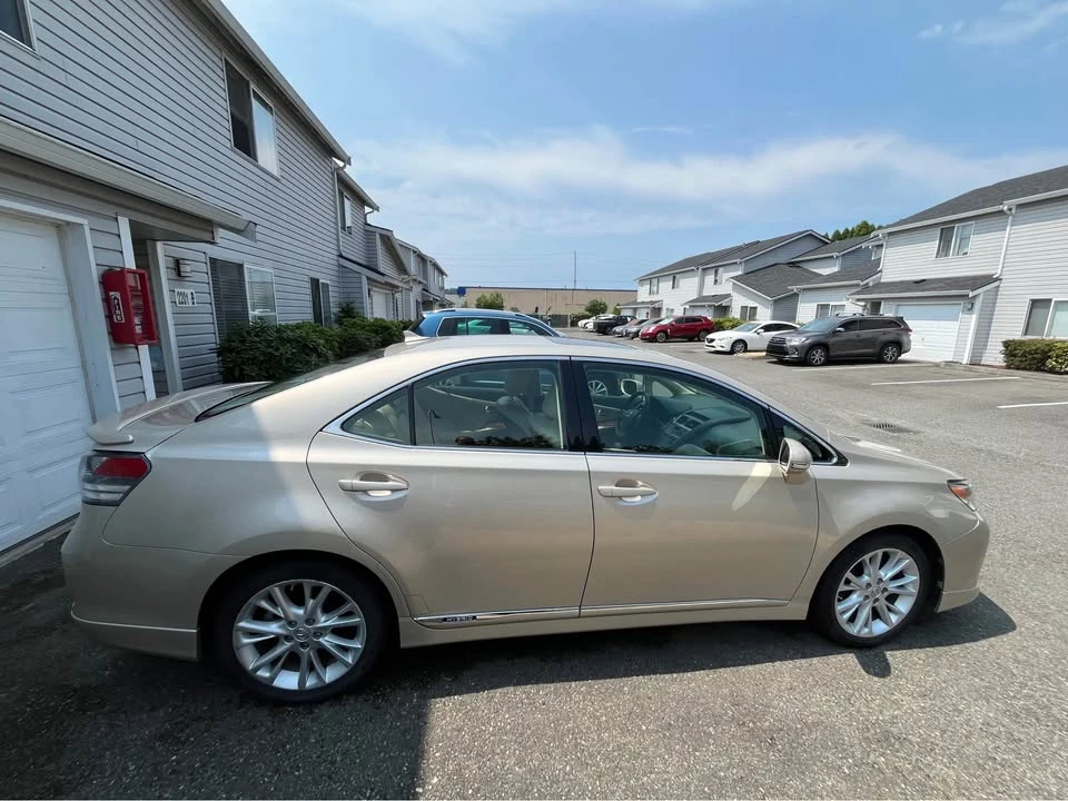 2011 Lexus HS - Image 2 of 4