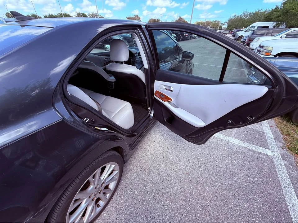 2011 Lexus HS - Image 6 of 11