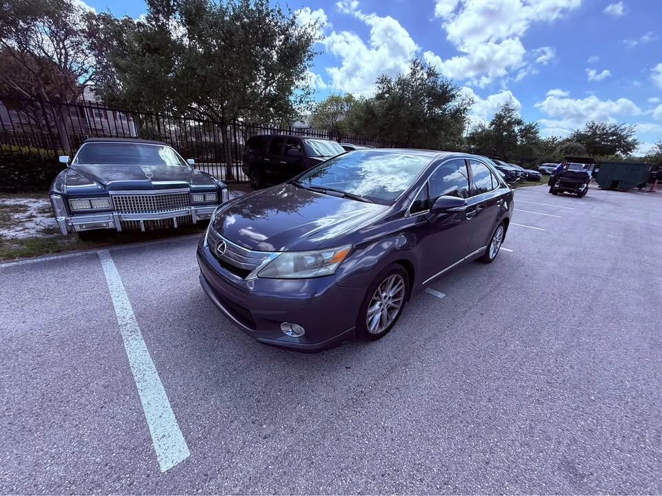 2011 Lexus HS - Image 2 of 11
