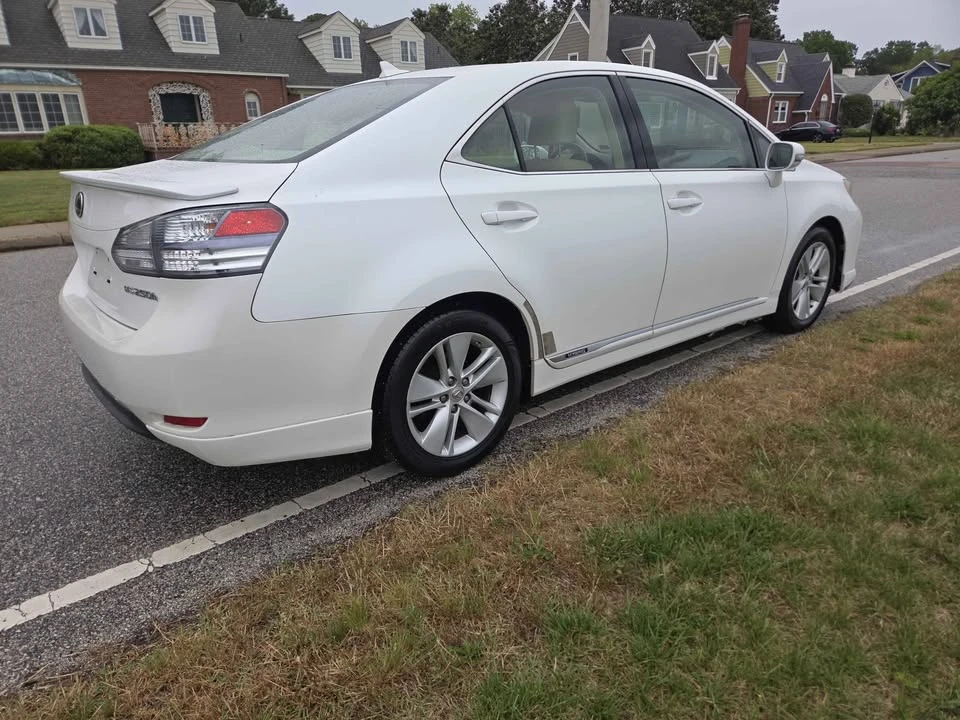 2011 Lexus HS - Image 5 of 13