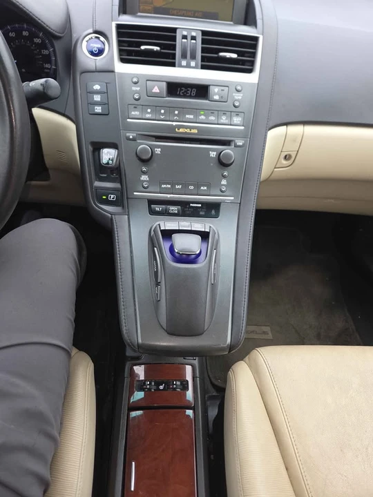 2011 Lexus HS - Image 12 of 13