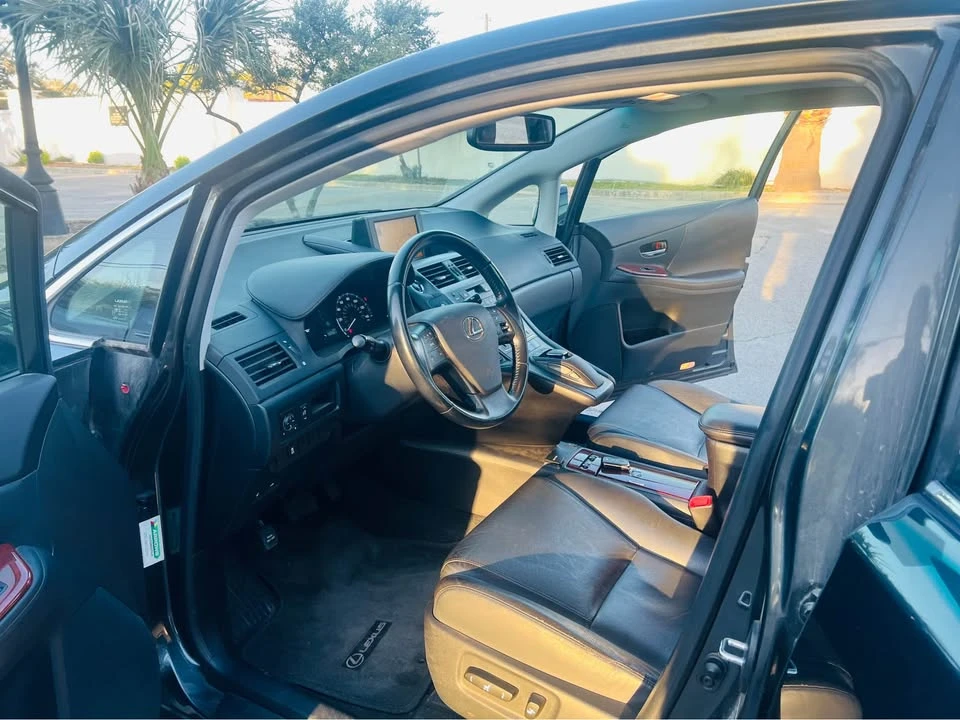2011 Lexus HS - Image 13 of 17