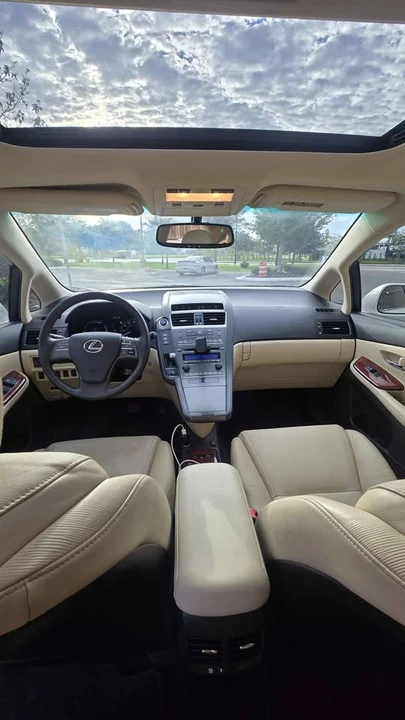 2011 Lexus HS - Image 8 of 16
