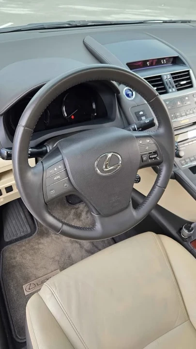 2011 Lexus HS - Image 10 of 16
