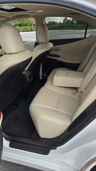 2011 Lexus HS - Image 8 of 16