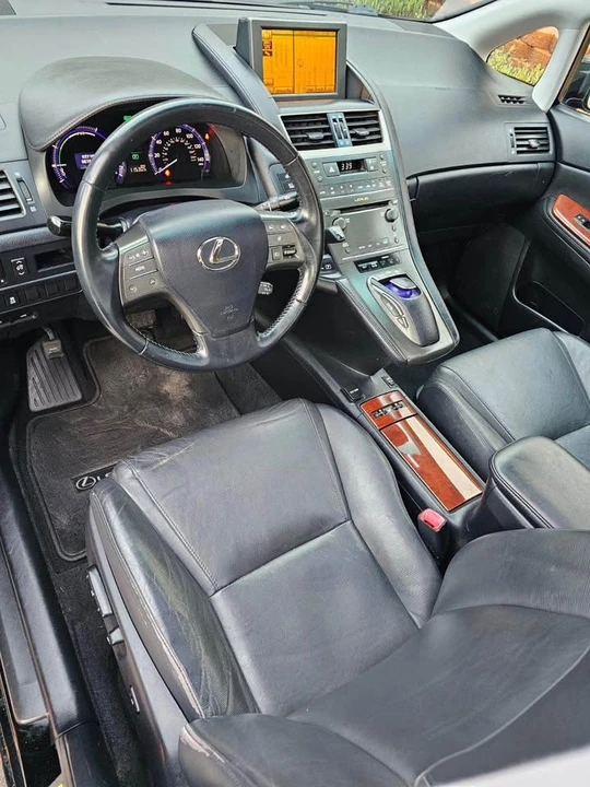 2011 Lexus HS - Image 11 of 13