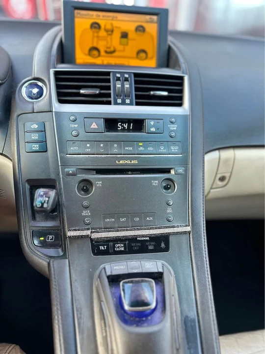 2011 Lexus HS - Image 11 of 18