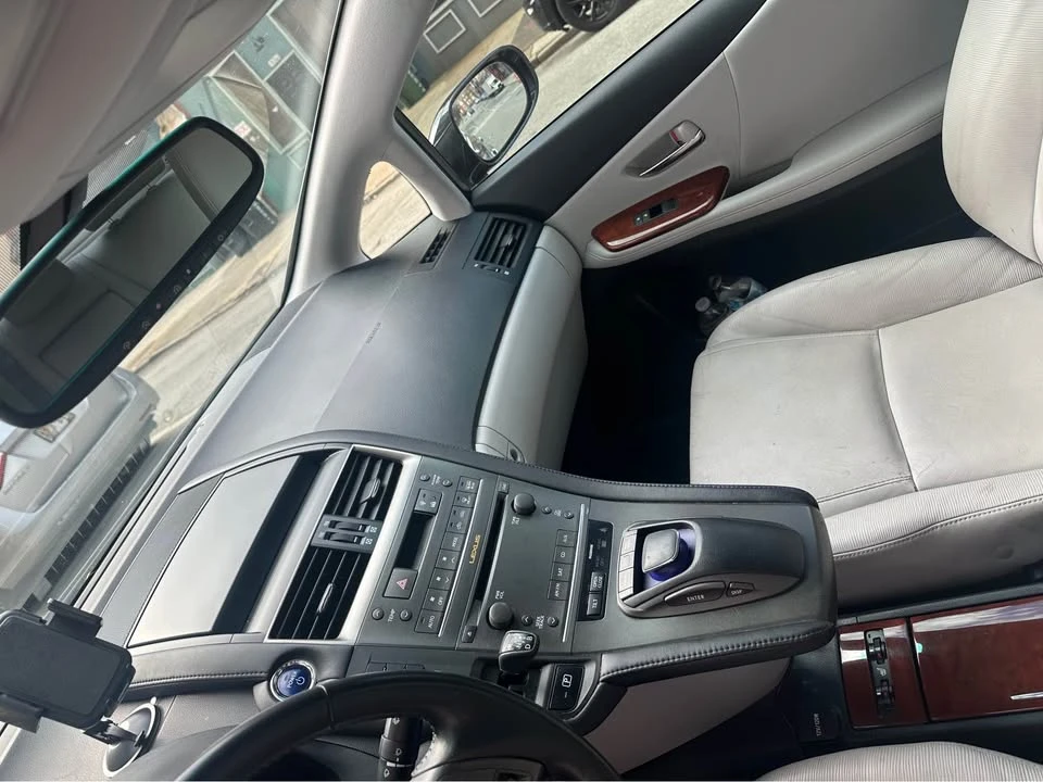 2011 Lexus HS - Image 12 of 13