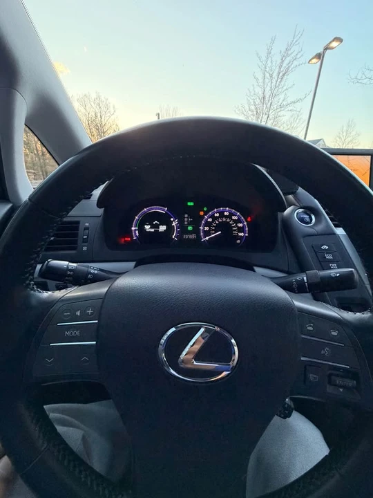 2011 Lexus HS - Image 16 of 18