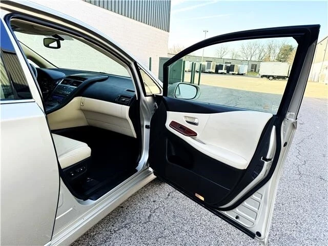 2011 Lexus HS - Image 12 of 21