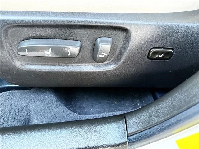 2011 Lexus HS - Image 16 of 21