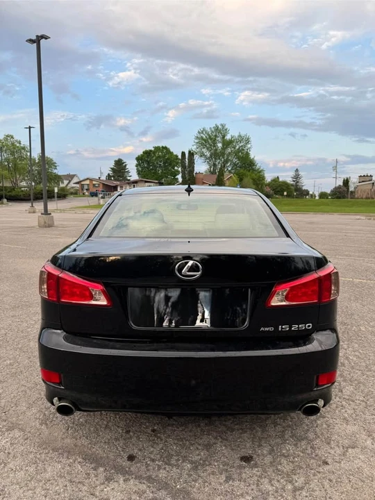 2011 Lexus IS - Image 6 of 9