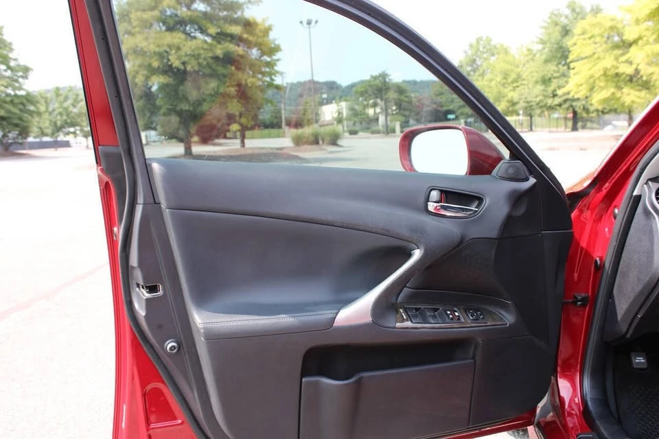 2011 Lexus IS 2nd Gen - Image 15 of 20