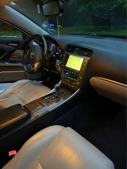 2011 Lexus IS 2nd Gen - Image 6 of 8