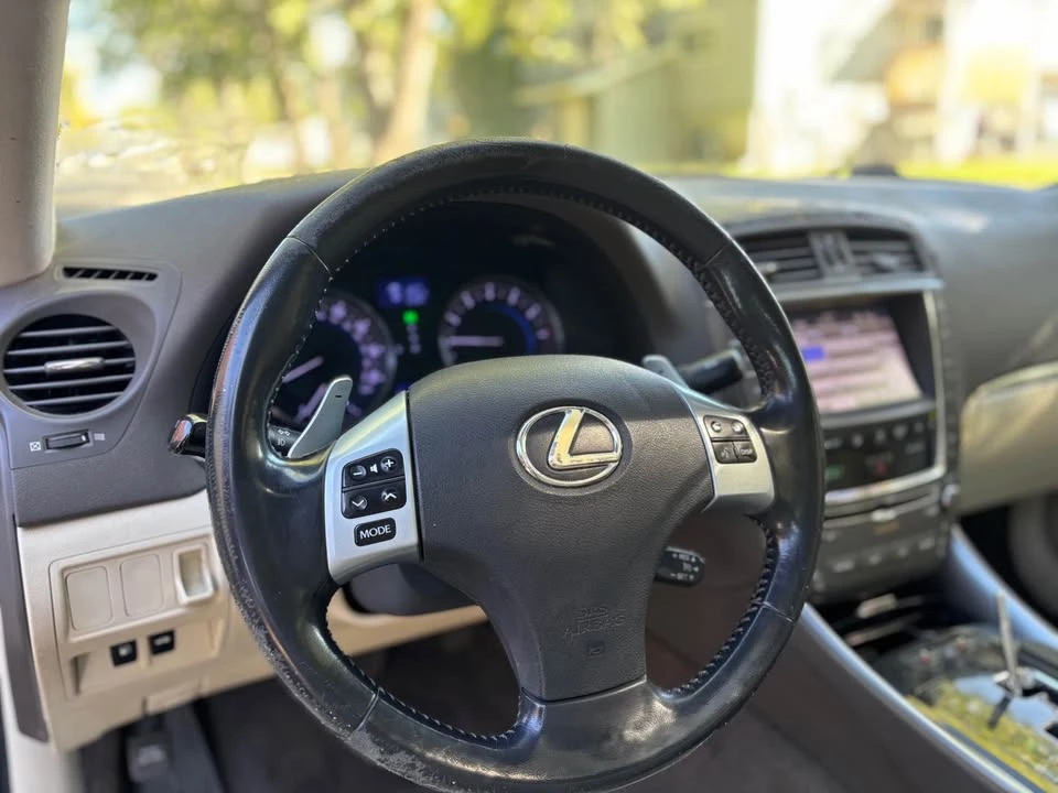 2011 Lexus IS 2nd Gen - Image 9 of 11
