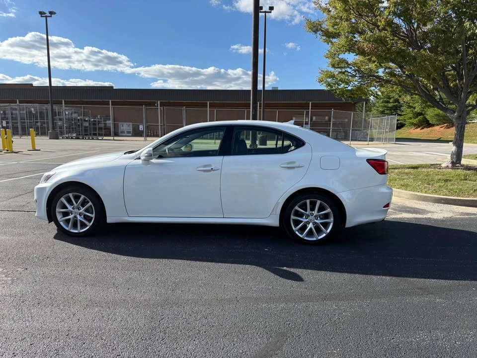 2011 Lexus IS 2nd Gen - Image 5 of 18