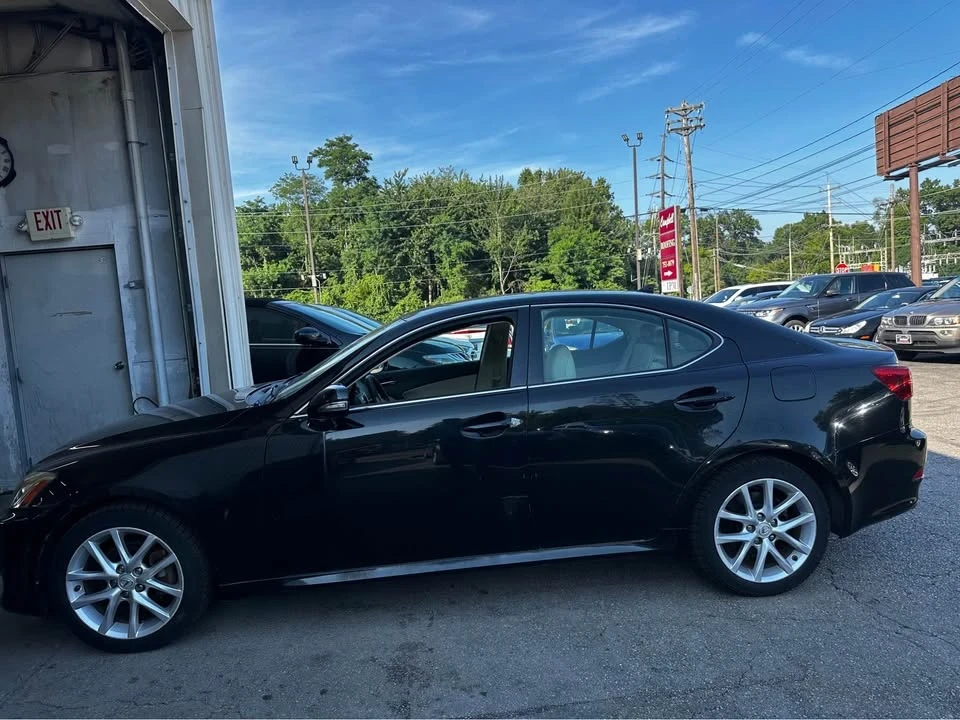 2011 Lexus IS 2nd Gen - Image 6 of 11