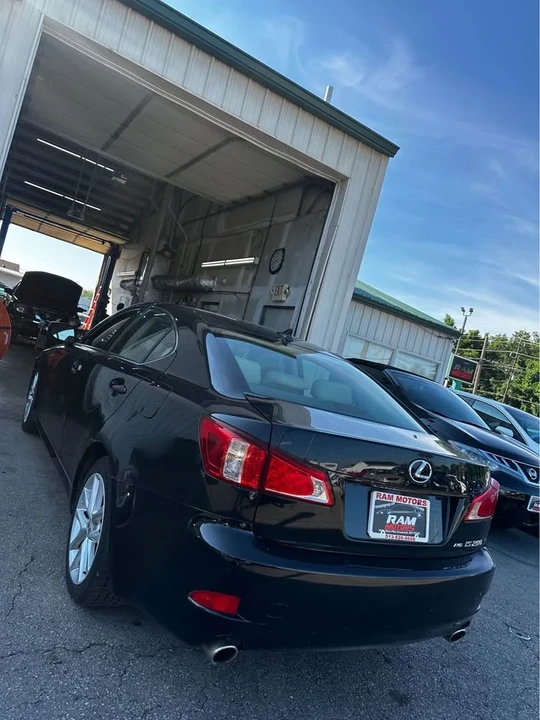 2011 Lexus IS 2nd Gen - Image 4 of 11
