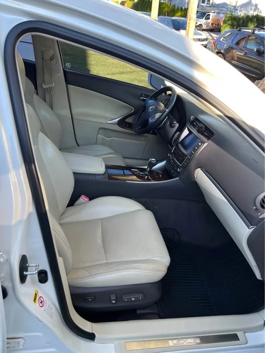 2011 Lexus IS 2nd Gen - Image 10 of 20