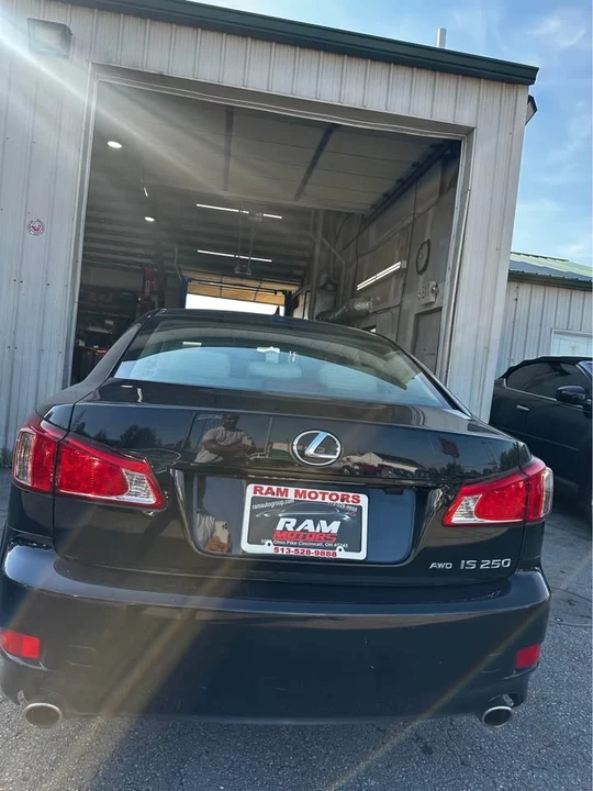 2011 Lexus IS 2nd Gen - Image 5 of 11