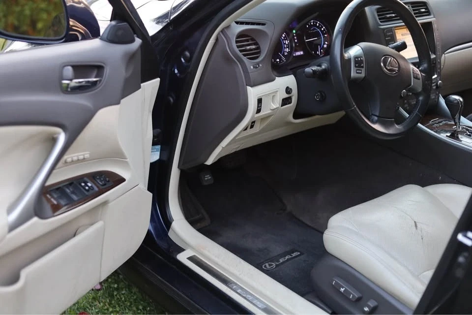 2011 Lexus IS 2nd Gen - Image 11 of 19