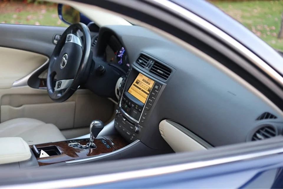 2011 Lexus IS 2nd Gen - Image 8 of 19