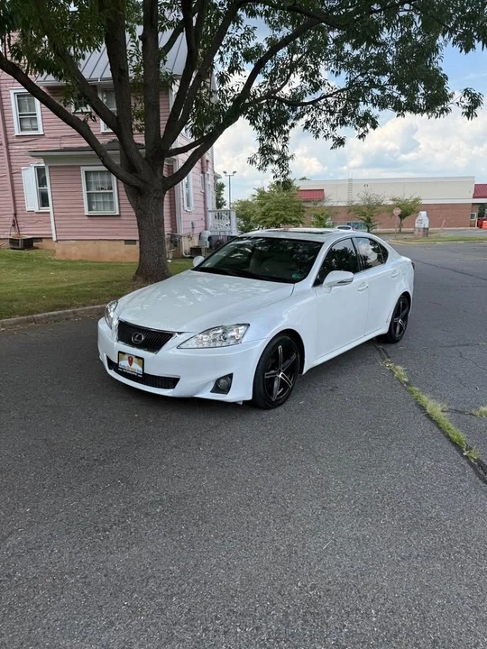 2011 Lexus IS 2nd Gen - Image 10 of 12