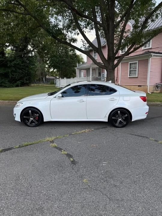 2011 Lexus IS 2nd Gen - Image 11 of 12