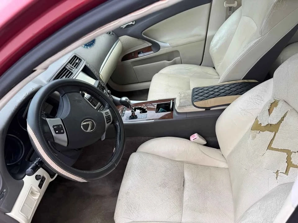 2011 Lexus IS 2nd Gen - Image 2 of 4