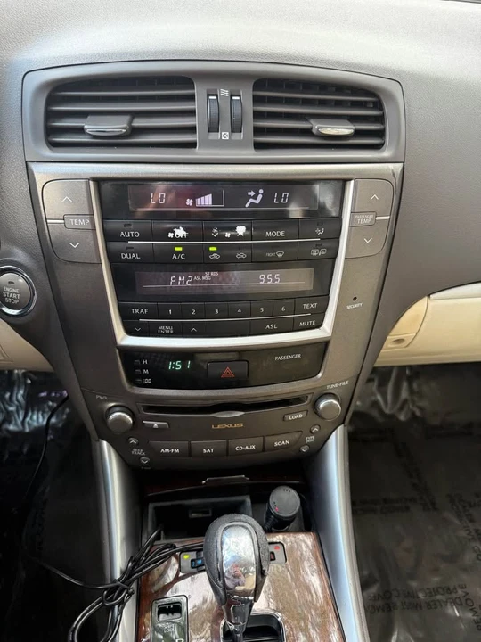 2011 Lexus IS 2nd Gen - Image 13 of 16