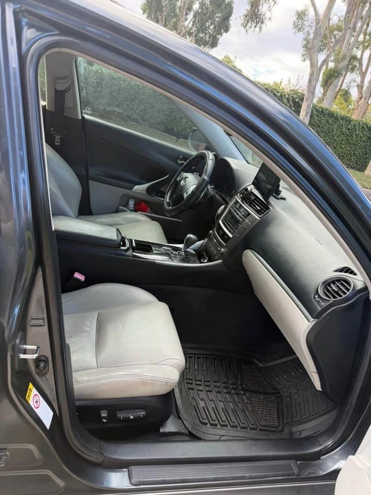 2011 Lexus IS 2nd Gen - Image 5 of 7