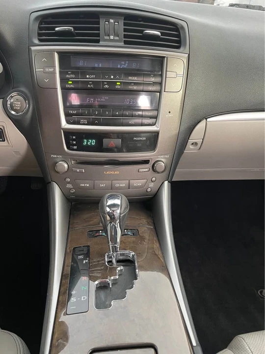 2011 Lexus IS 2nd Gen - Image 13 of 17