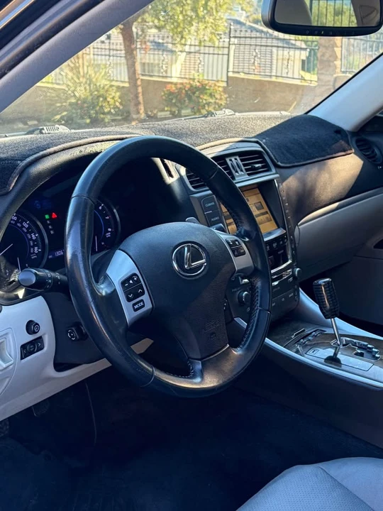 2011 Lexus IS 2nd Gen - Image 13 of 17