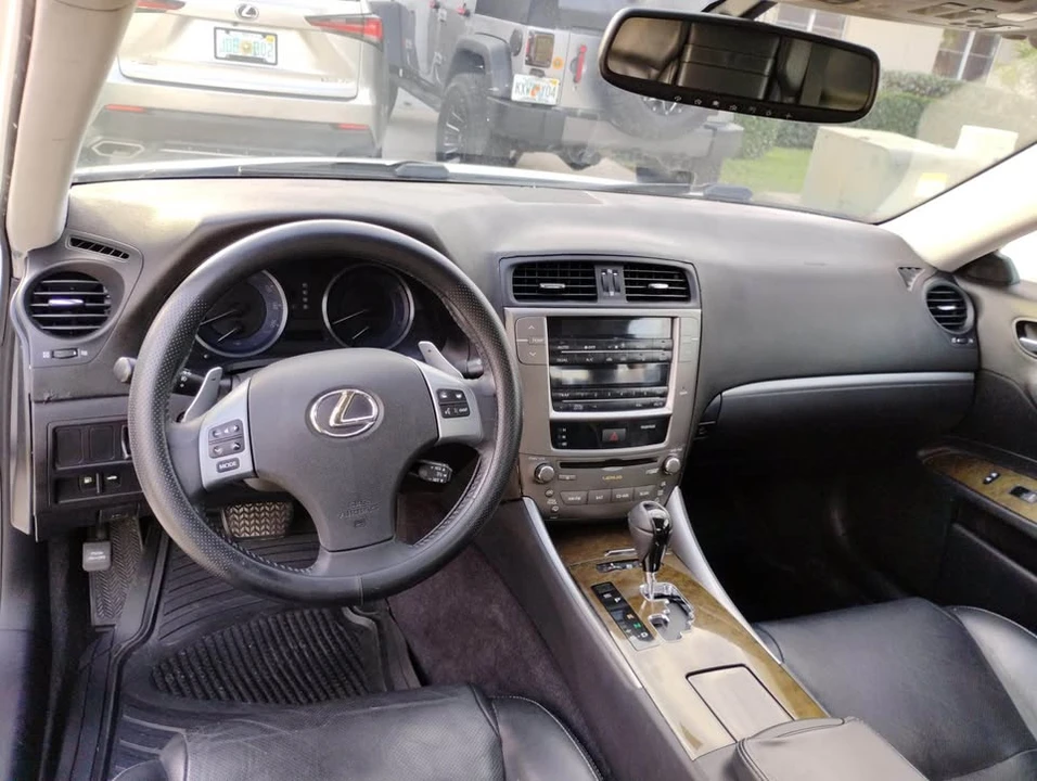 2011 Lexus IS 2nd Gen - Image 4 of 5