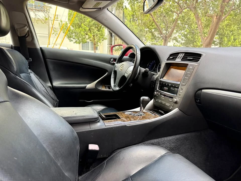 2011 Lexus IS 2nd Gen - Image 6 of 14