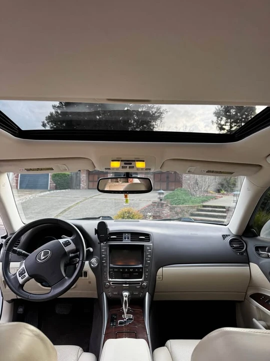 2011 Lexus IS 2nd Gen - Image 5 of 8