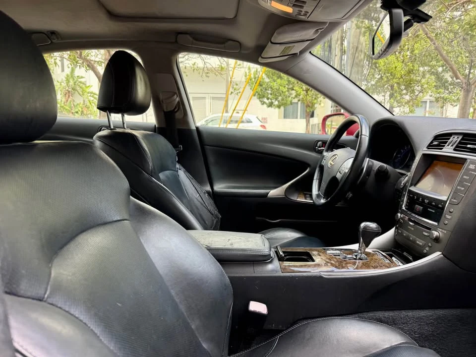 2011 Lexus IS 2nd Gen - Image 5 of 14