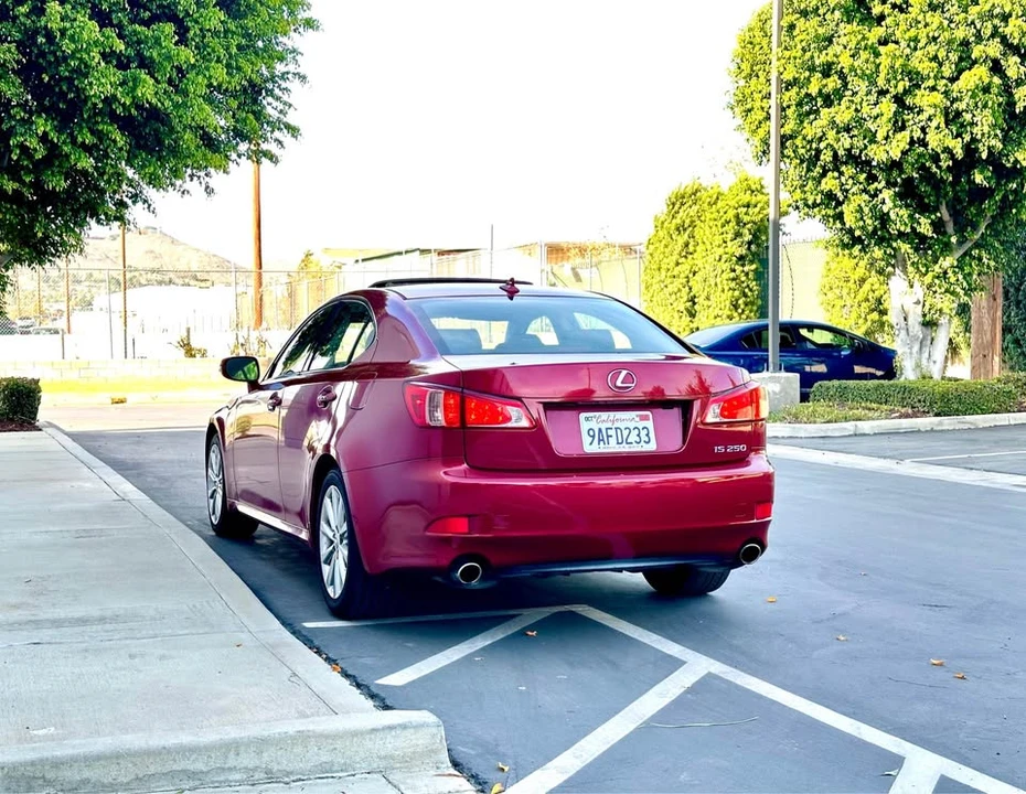 2011 Lexus IS 2nd Gen - Image 5 of 20