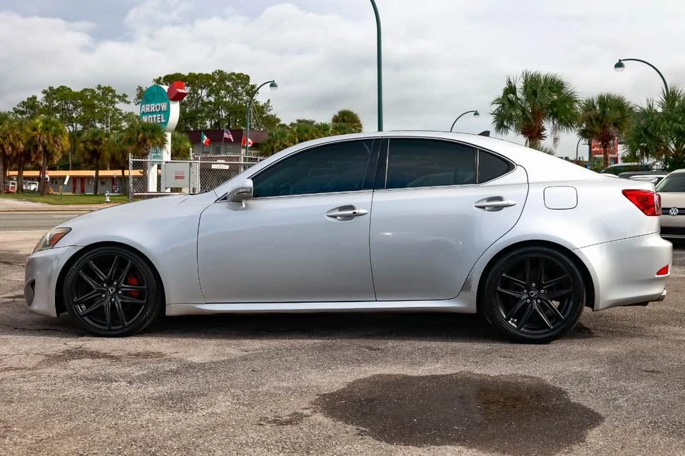 2011 Lexus IS 2nd Gen - Image 4 of 6
