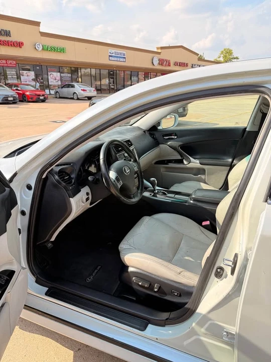 2011 Lexus IS 2nd Gen - Image 11 of 19