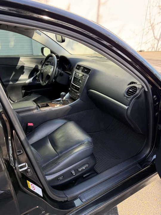 2011 Lexus IS 2nd Gen - Image 9 of 13