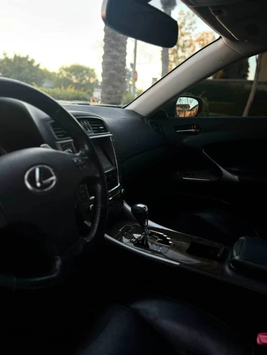 2011 Lexus IS 2nd Gen - Image 8 of 11