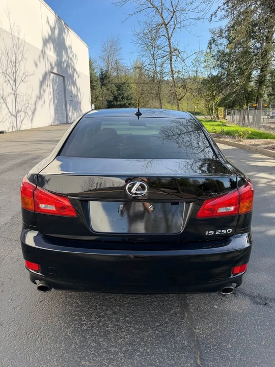 2011 Lexus IS 2nd Gen - Image 4 of 13
