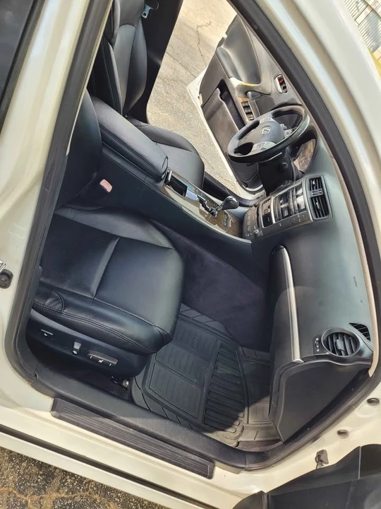 2011 Lexus IS 2nd Gen - Image 10 of 15
