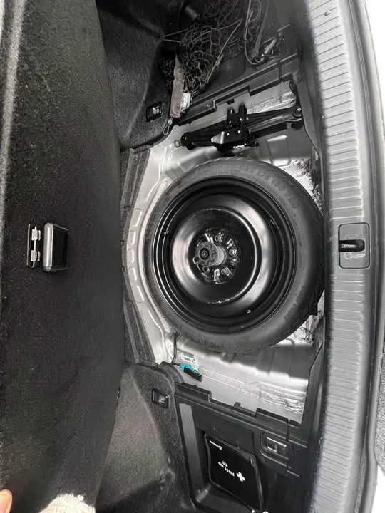 2011 Lexus IS 2nd Gen - Image 13 of 20