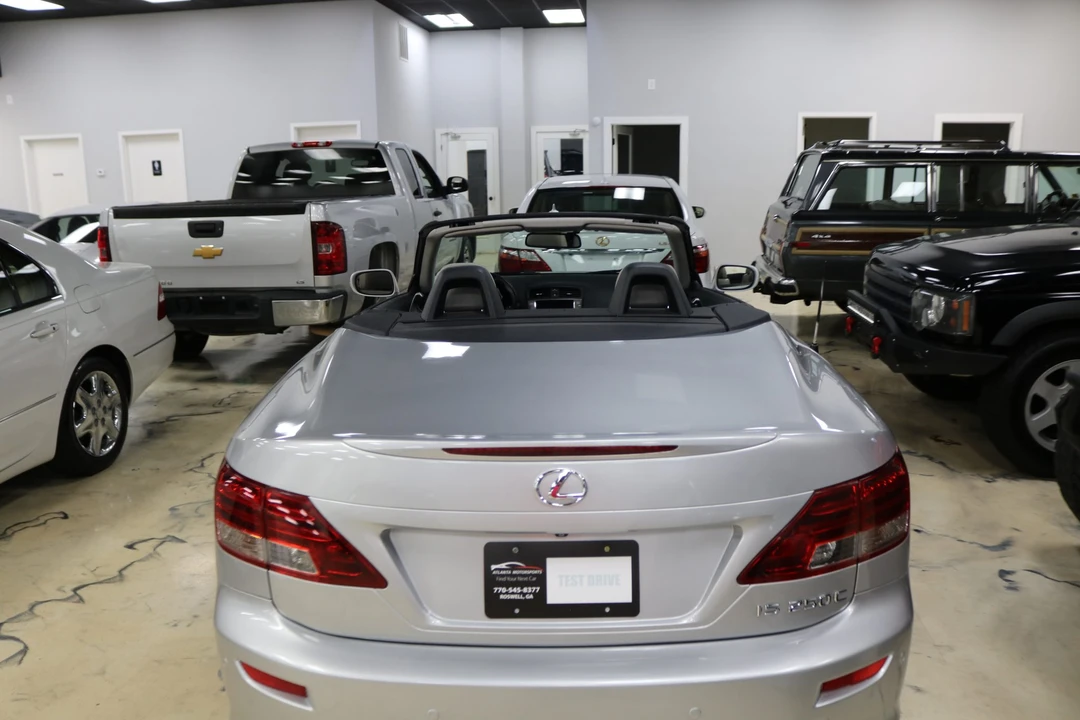 2011 Lexus IS 2nd Gen - Image 18 of 31